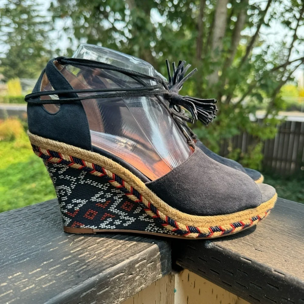 Cabi Women’s Isla Wrap Around Wedge Espadrille Sandals‎ Aztec Pattern Size 9